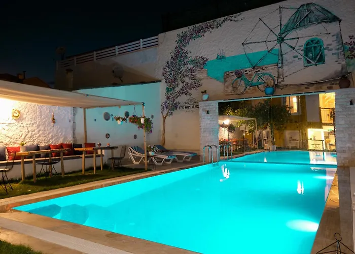 Tekhan Alacati 酒店 *